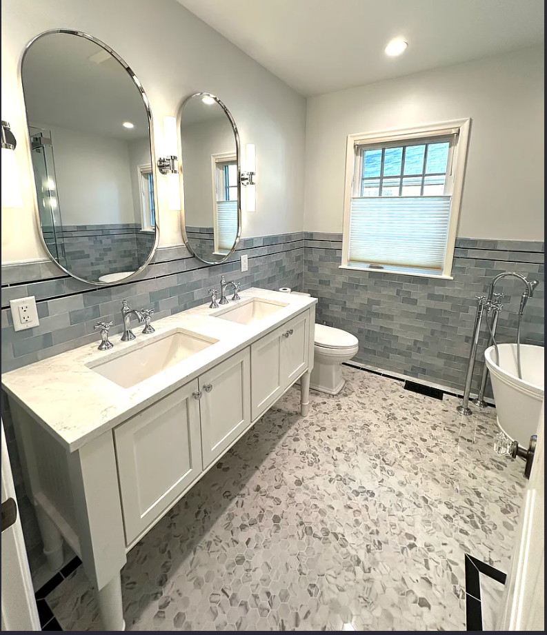 Double vanity bathroom in marble